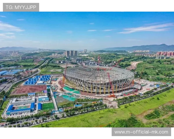 重庆铜梁龙龙兴专业足球场首秀，六万容量主场未来可期